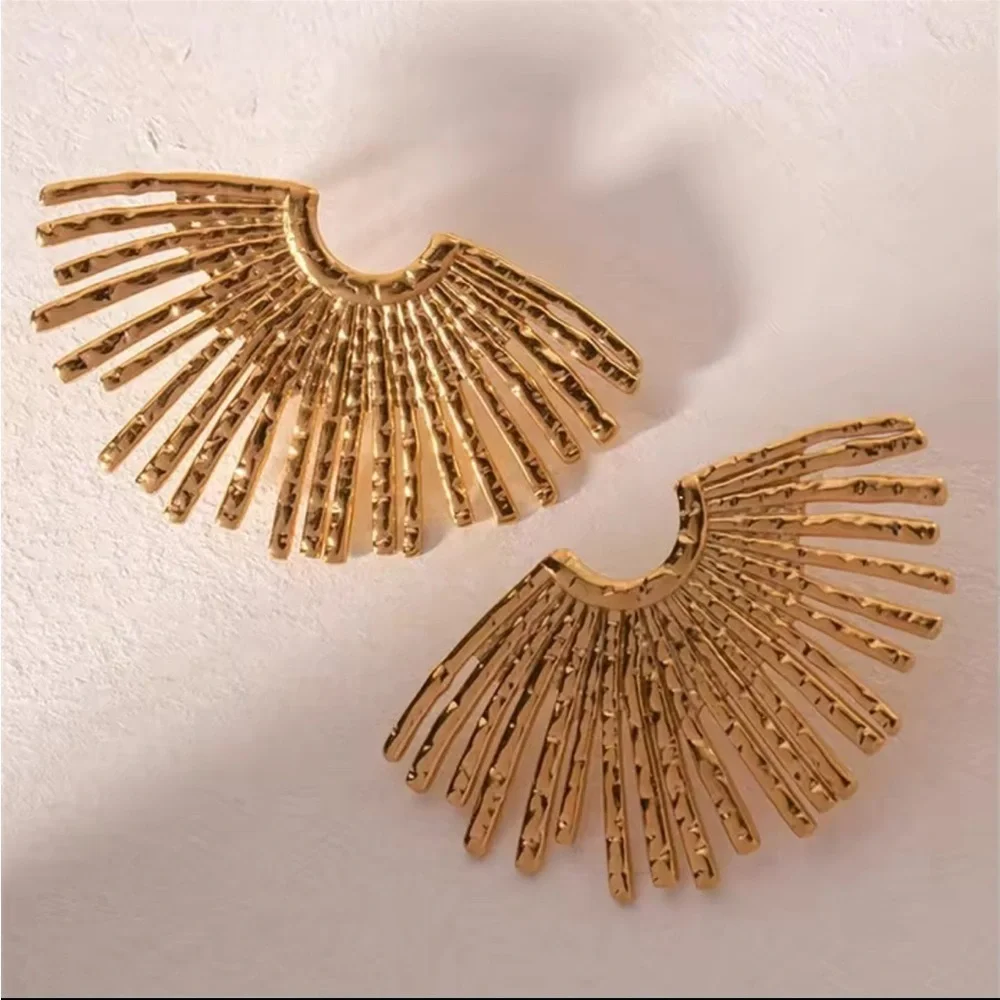 Elegant Gold Sunburst Earrings